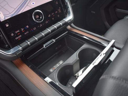 Used 2025 GMC Yukon Denali RWD image 29