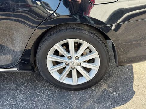 Used 2014 Toyota Camry XLE w/ Leather Package image 9