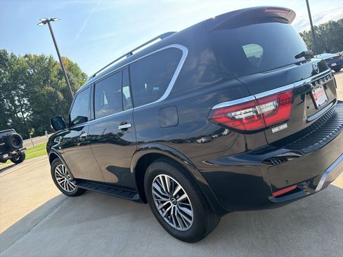 Used 2022 Nissan Armada SL w/ Captain's Chairs Package AWD/4WD image 6