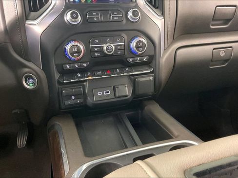 Used 2019 GMC Sierra 1500 SLT w/ SLT Premium Package AWD/4WD image 8