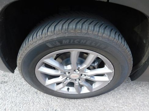 Used 2022 GMC Terrain SLT w/ Infotainment Package II image 8