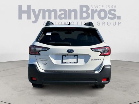 Used 2025 Subaru Outback Premium AWD/4WD image 4