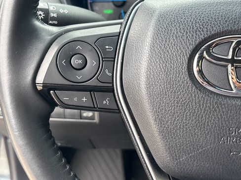 Used 2022 Toyota Venza XLE AWD/4WD image 18