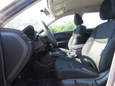 Used 2018 Nissan Rogue S AWD/4WD image 10