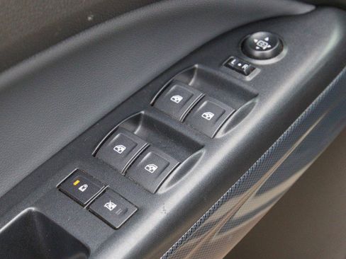 Used 2022 Chevrolet Colorado Z71 w/ Trail Boss Package AWD/4WD image 14