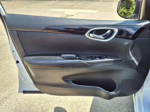 Used 2019 Nissan Sentra SV FWD image 12