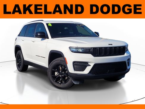 Used 2024 Jeep Grand Cherokee Altitude RWD image 1