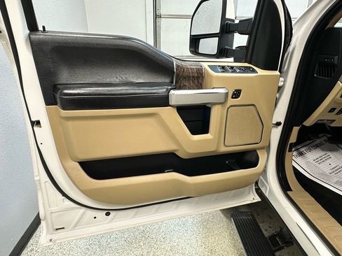 Used 2018 Ford F250 Lariat image 12