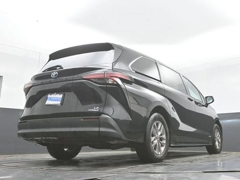 Used 2021 Toyota Sienna LE FWD image 48