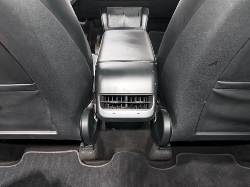 Used 2024 Tesla Model Y Long Range AWD/4WD image 19