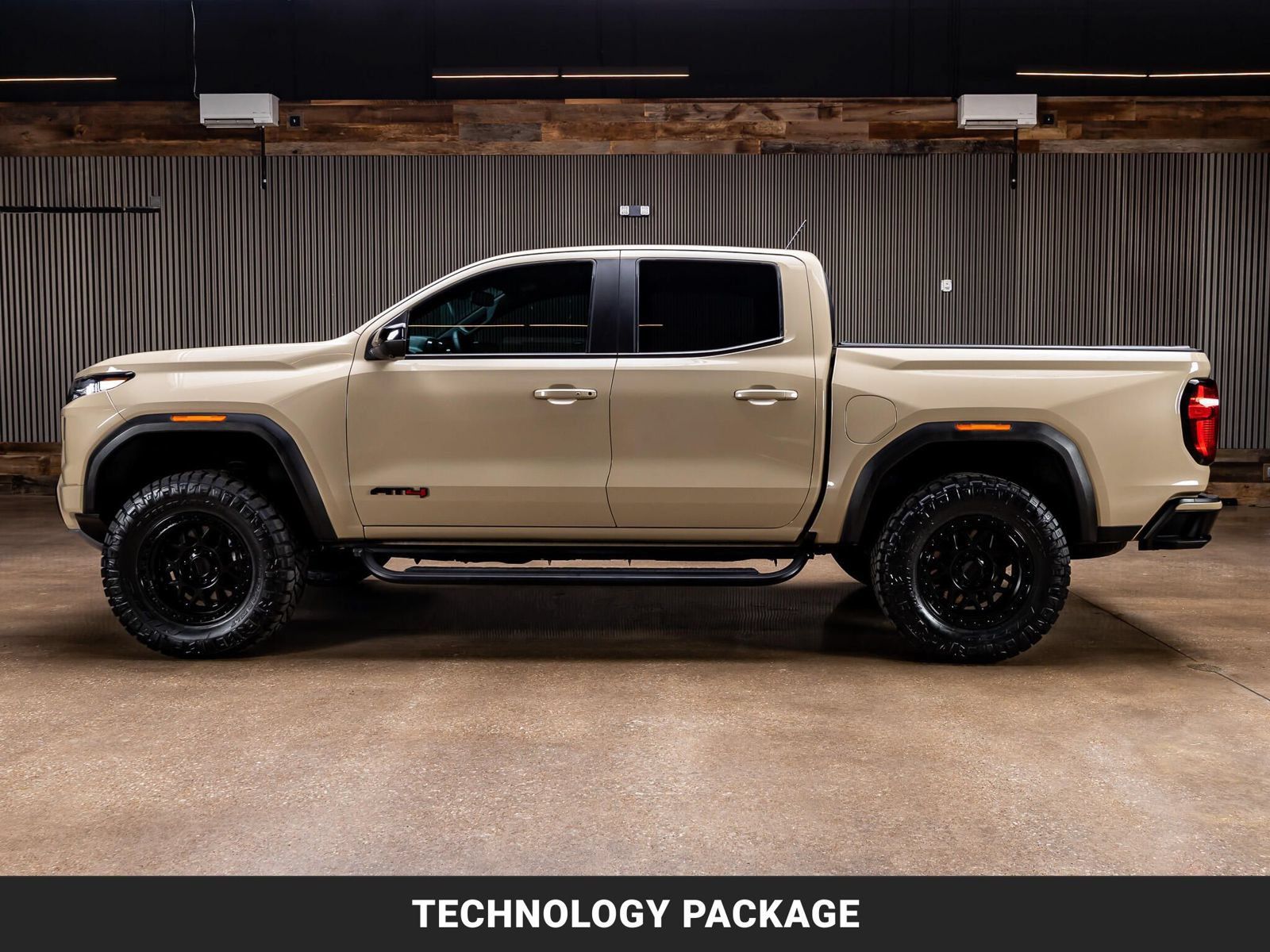 Used 2023 GMC Canyon AT4 w/ Technology Package AWD/4WD image 6