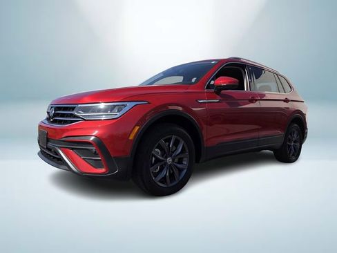 Certified 2023 Volkswagen Tiguan SE image 2
