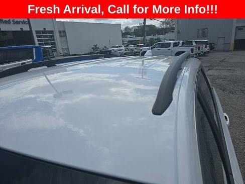 Used 2024 GMC Terrain SLE w/ Driver Convenience Package image 11