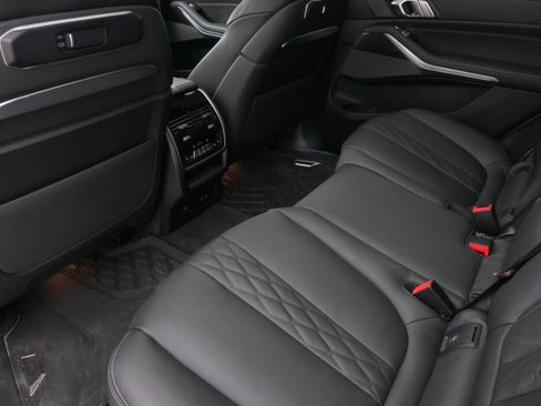 Certified 2025 BMW X7 M60i AWD/4WD image 36