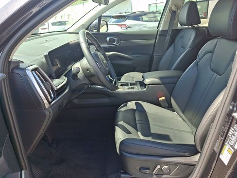Used 2025 Kia Sorento S AWD/4WD image 11