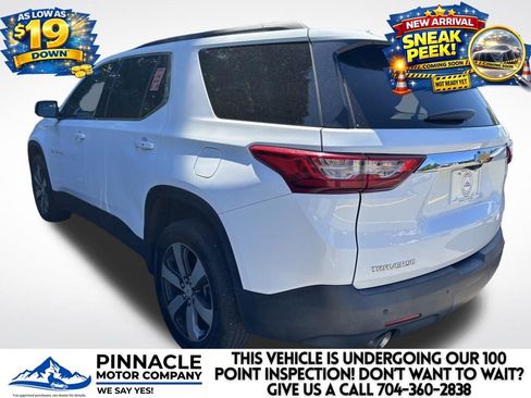 Used 2020 Chevrolet Traverse LT w/ LT Premium Package FWD image 3
