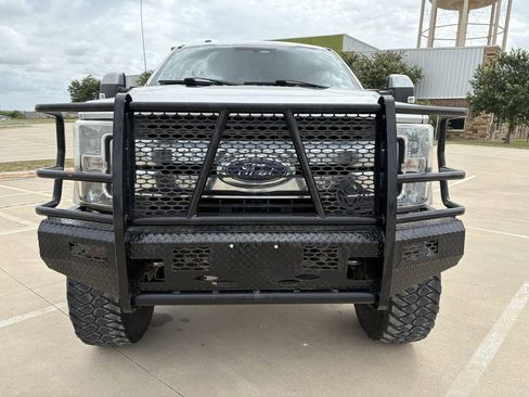 Used 2017 Ford F250 XLT w/ XLT Premium Package AWD/4WD image 7