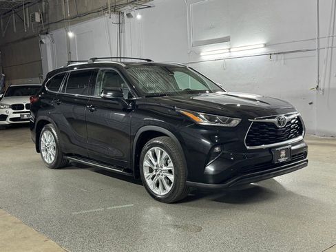 Used 2020 Toyota Highlander Limited AWD/4WD image 3