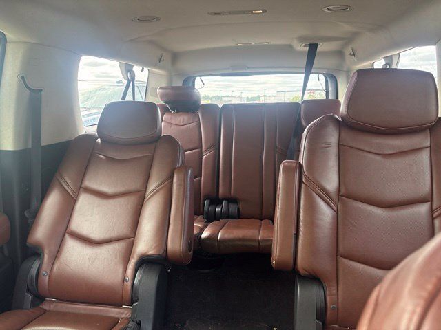 Used 2020 Cadillac Escalade ESV Luxury w/ LPO, Radiant Package AWD/4WD image 4