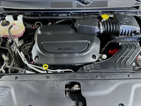 Certified 2023 Chrysler Pacifica Touring-L FWD image 41