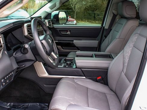 Used 2024 Toyota Tundra Limited image 29