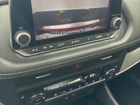 Certified 2024 Nissan Rogue SV w/ SV Premium Package FWD image 7
