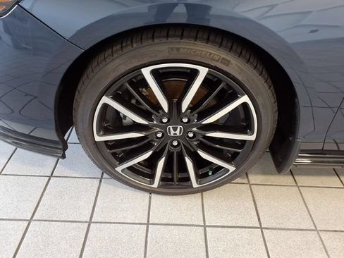 Used 2023 Honda Accord Touring image 5