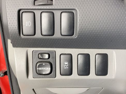 Used 2012 Toyota Tacoma PreRunner image 25