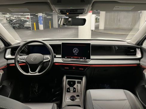 New 2025 Volkswagen Tiguan SE image 7