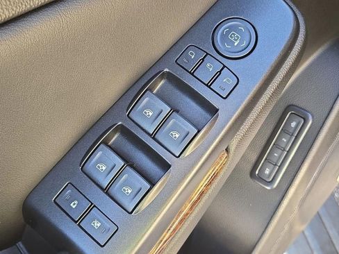 Used 2020 Chevrolet Tahoe Premier w/ Premier Plus Edition image 17