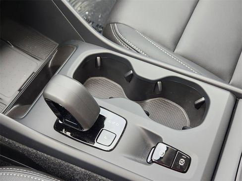 New 2025 Volvo XC40 B5 Core w/ Protection Package Premier image 20