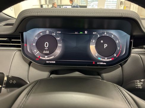 Used 2025 Land Rover Range Rover SE AWD/4WD image 23