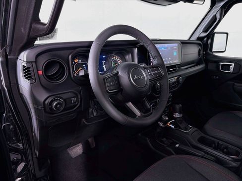 Used 2026 Jeep Wrangler Unlimited Rubicon AWD/4WD image 16
