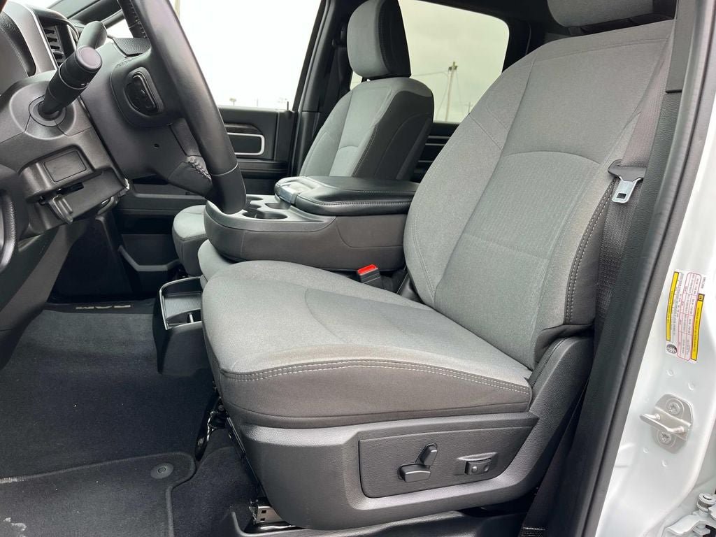 Used 2024 RAM 3500 Big Horn AWD/4WD image 30