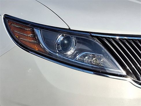 Used 2013 Lincoln MKS AWD image 9