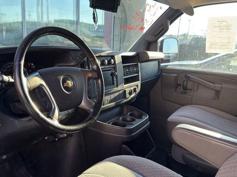 Used 2016 Chevrolet Express 3500 image 9