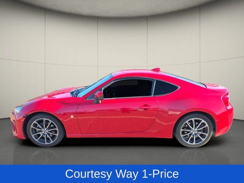 Used 2020 Toyota 86 RWD image 5