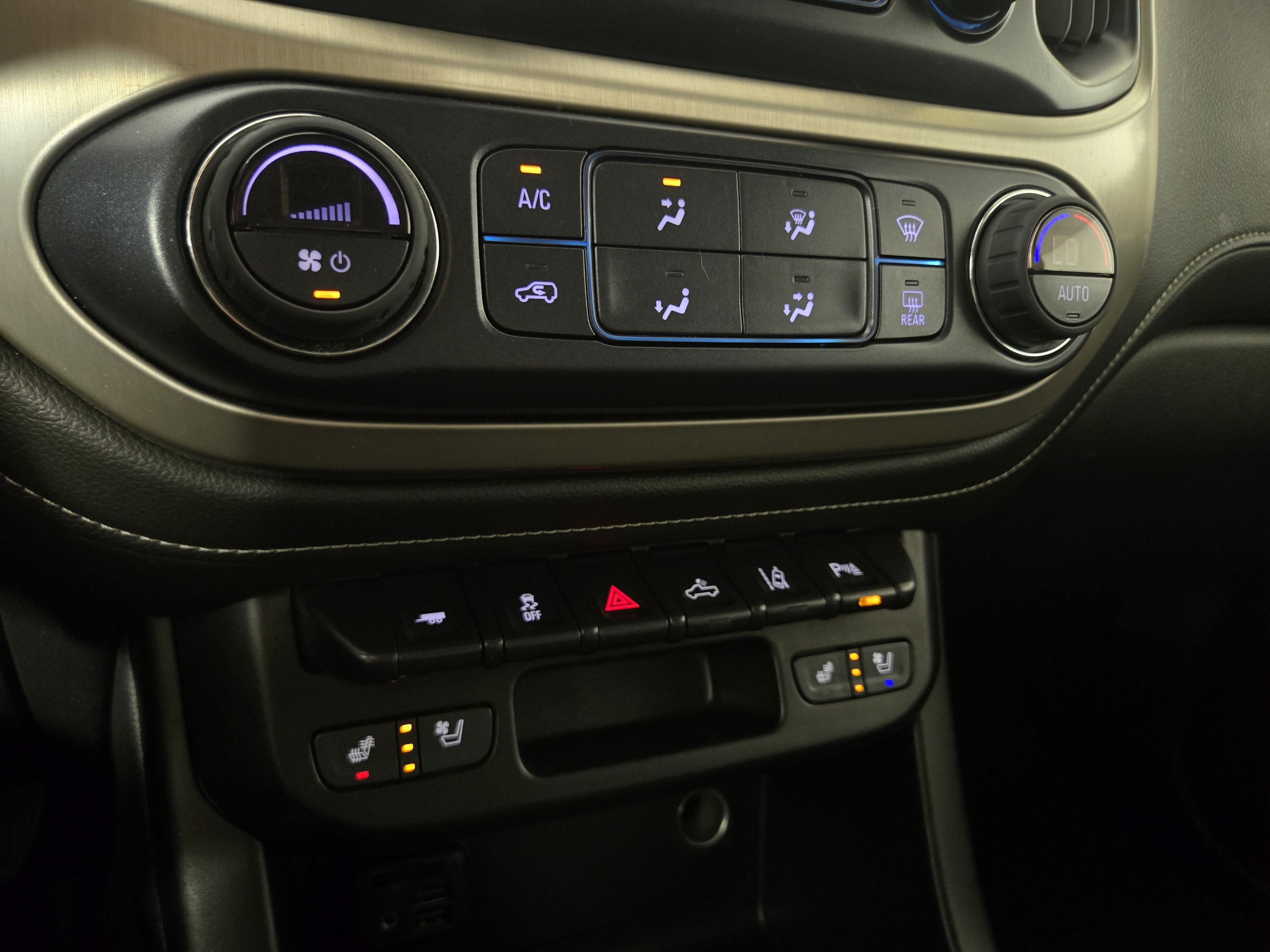 Certified 2022 GMC Canyon Denali w/ Denali Black Edition Package AWD/4WD image 27