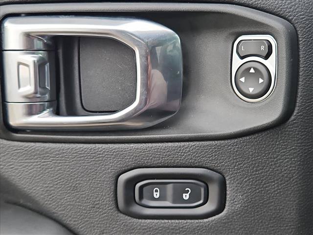 Used 2025 Jeep Wrangler Unlimited Sahara AWD/4WD image 13