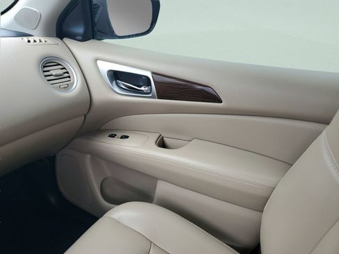 Used 2019 Nissan Pathfinder Platinum FWD image 13