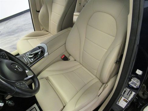 Used 2017 Mercedes-Benz GLC 300 4MATIC image 29