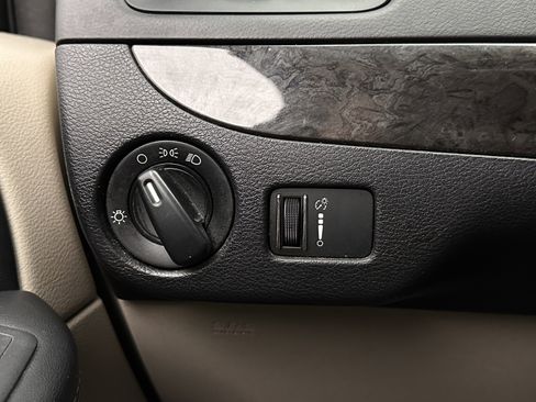 Used 2019 Dodge Grand Caravan SE w/ UConnect Hands-Free Group image 19