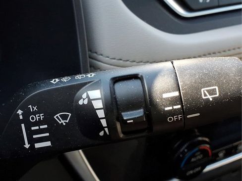 Used 2023 Nissan Rogue SV FWD image 23