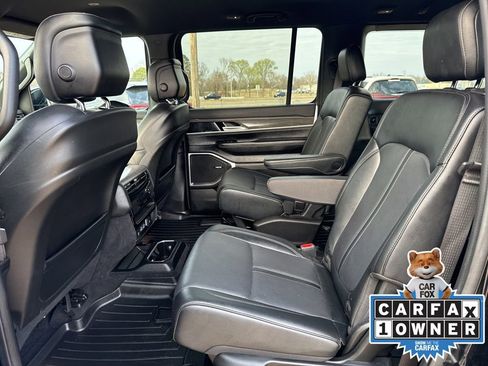 Certified 2024 Jeep Wagoneer Series III image 10