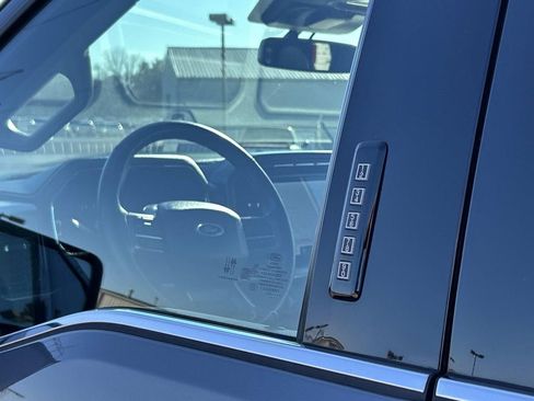 Used 2021 Ford F150 Lariat w/ Equipment Group 502A High image 18