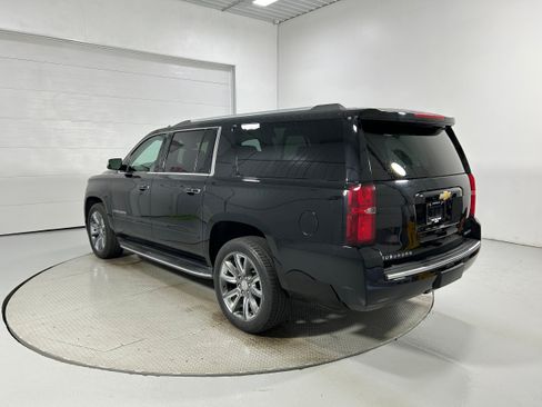 Used 2019 Chevrolet Suburban Premier AWD/4WD image 23