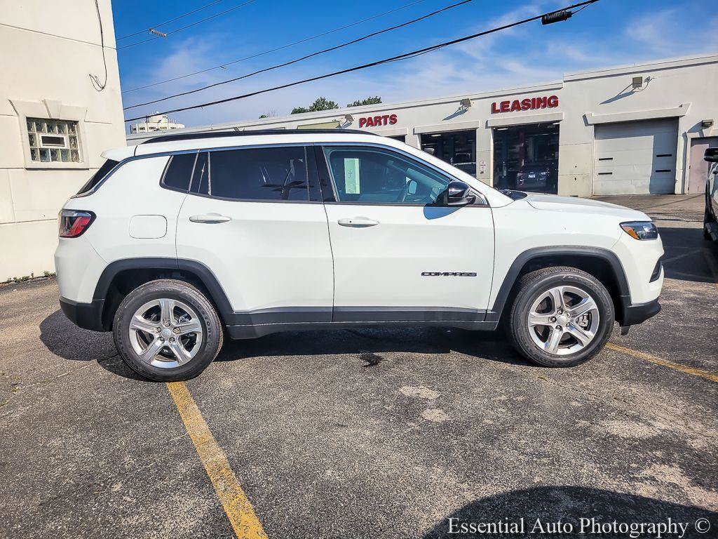Used 2023 Jeep Compass Latitude AWD/4WD image 15