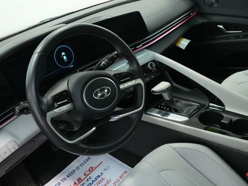 Used 2023 Hyundai Elantra Limited image 15