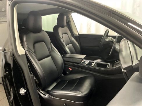 Used 2022 Tesla Model Y Long Range image 11