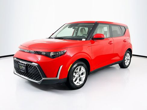 Used 2025 Kia Soul LX w/ LX Technology Package image 3